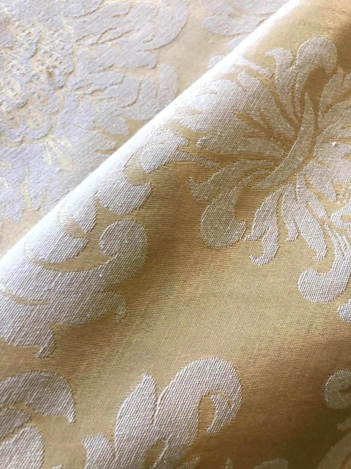 Toalha Adamascado · Dourado