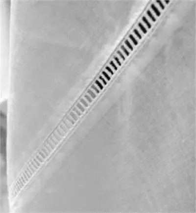 Sobretoalha Cambraia de Linho c/ Ponto Palito · Branco · Branco · 1,80 × 1,80 m