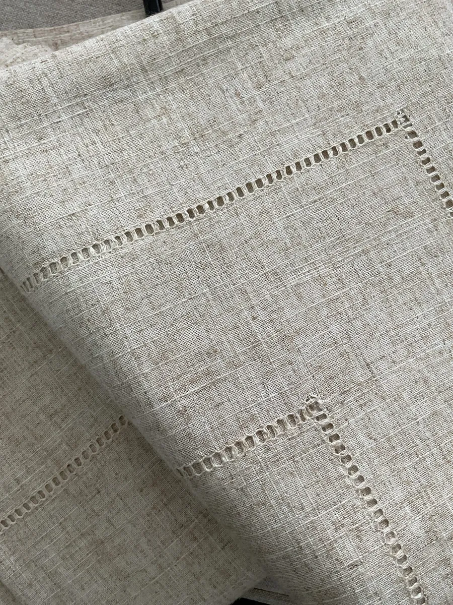 Sobretoalha Linho Ponto Palito · Fendi · Fendi · 2,00 × 2,00 m