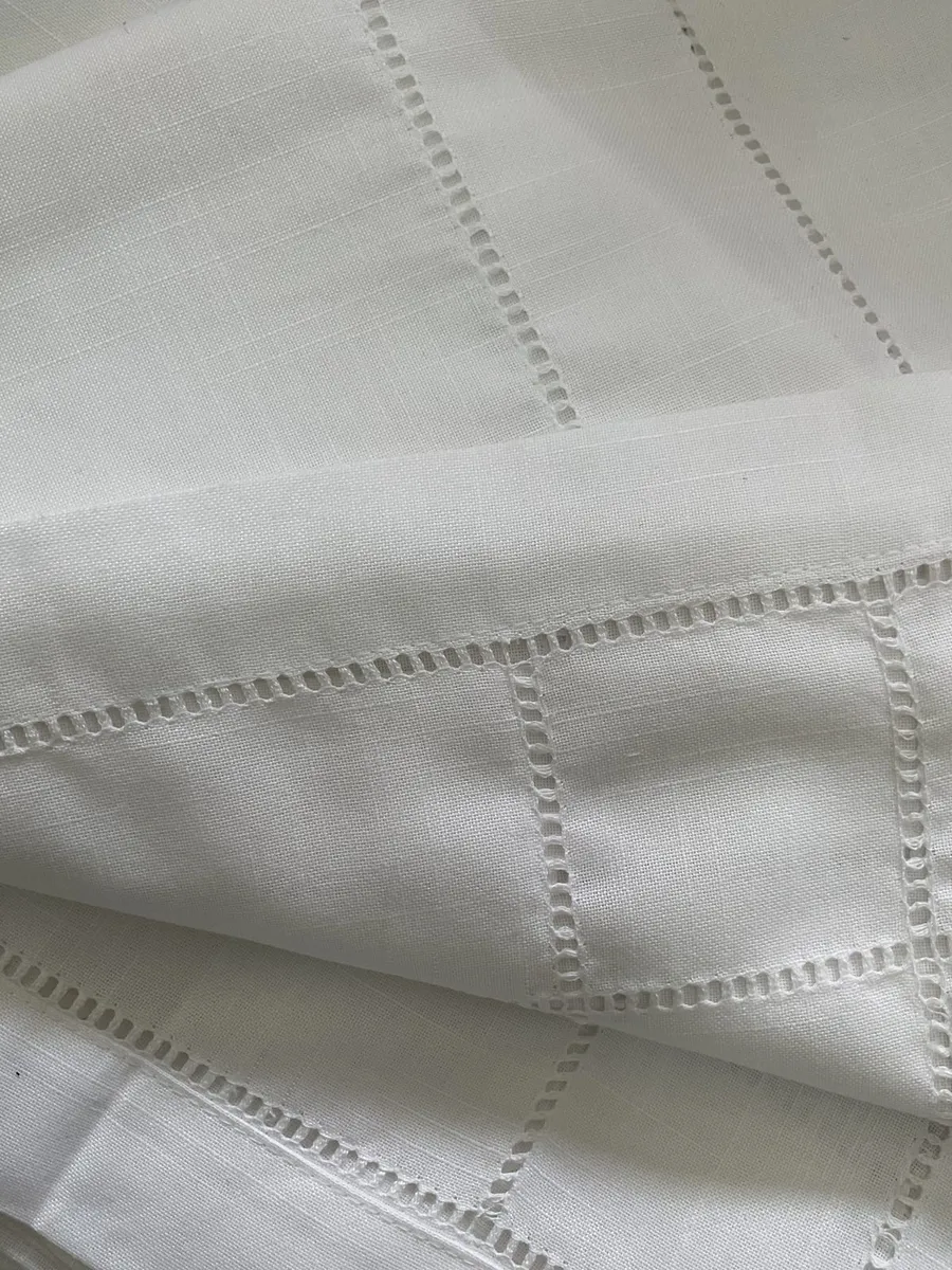 Sobretoalha Linho II c/ Ponto Palito · Branco · Branco · 2,00 × 2,00 m