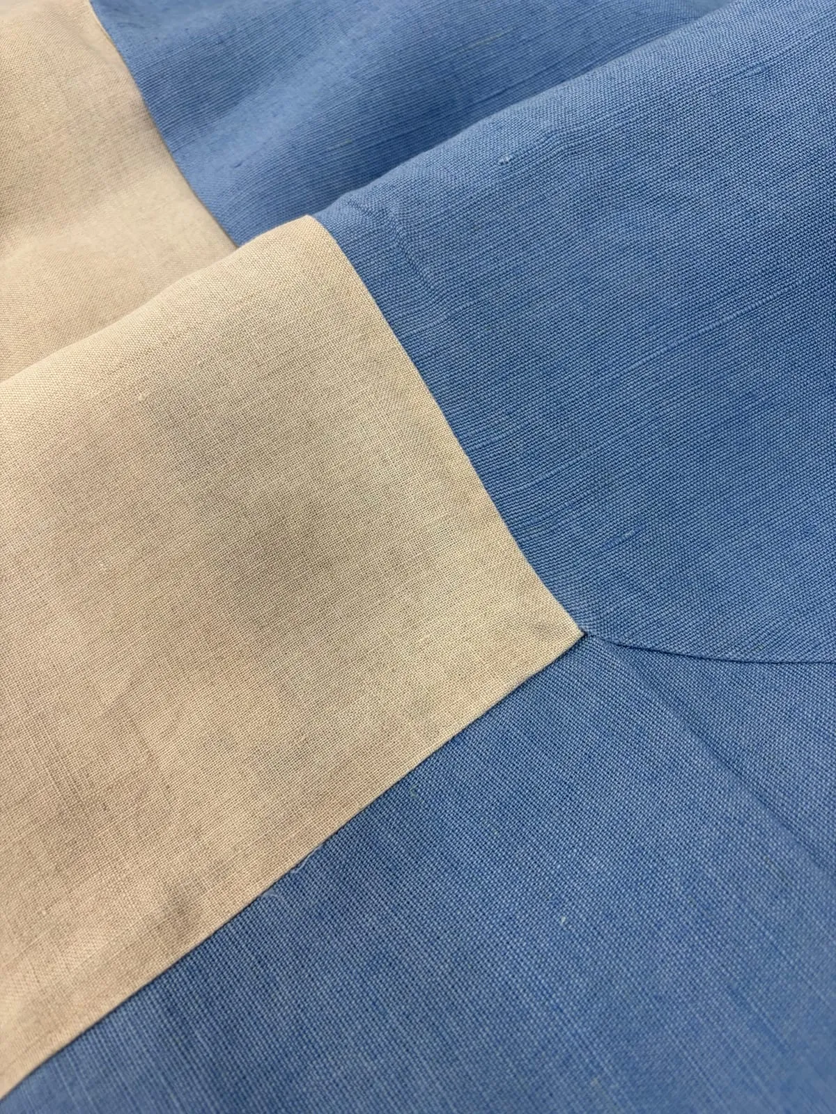 Sobretoalha Vianna · Azul Hortencia e Fendi